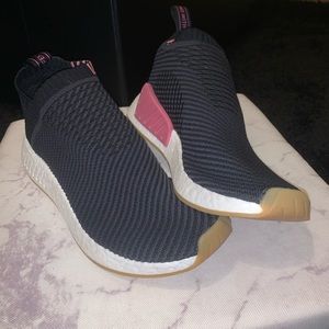 (BASICALLY BRAND NEW) Adidas Black/Rose Nmds